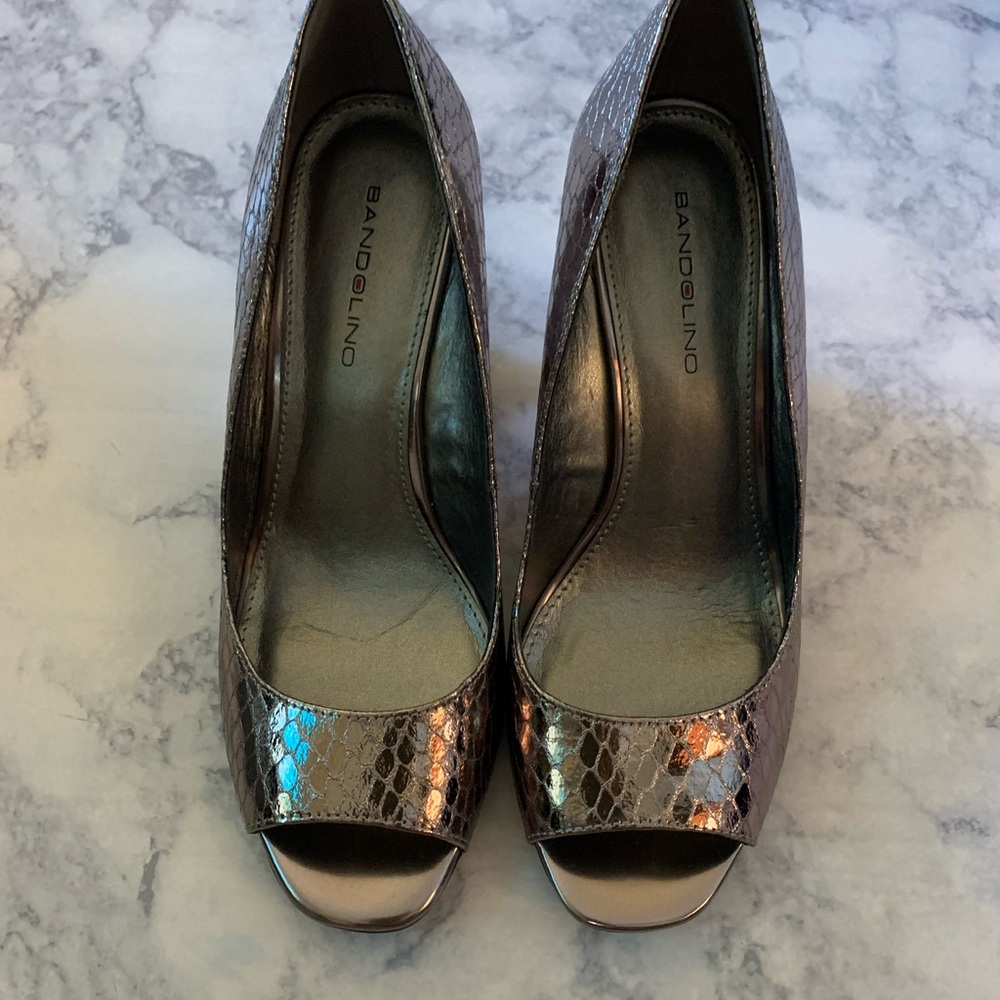 Bandolino Women's Peep Toe Heels - Silver Metallic Snakeskin